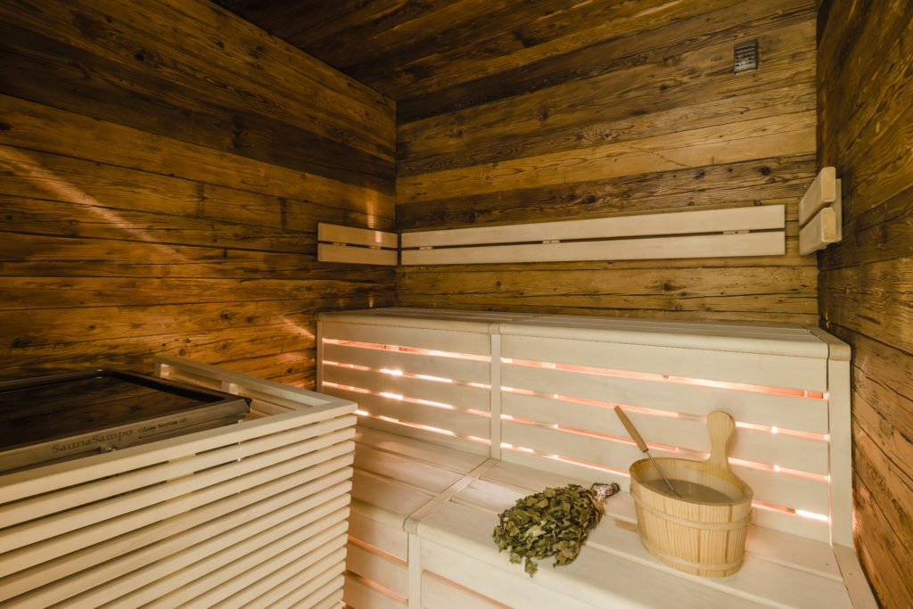 Review: The sauna in the Finnair Premium Lounge, Helsinki Vantaa airport |  