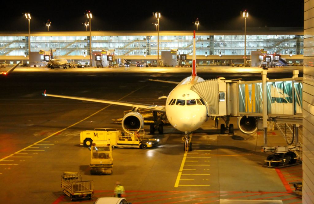 Austrian Airlines Business Class Munich-Vienna Airbus A320 at the gate