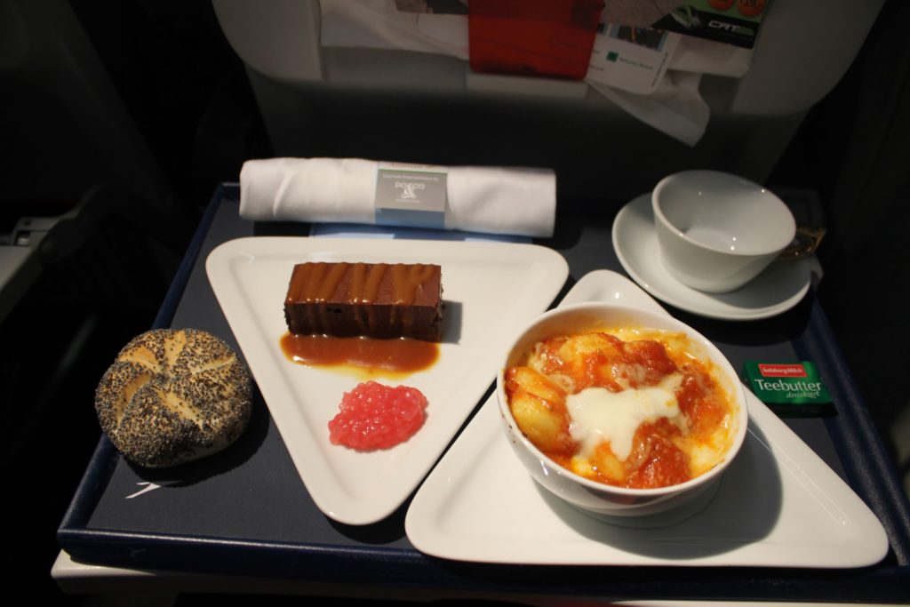 Austrian Airlines Business Class Munich-Vienna dinner