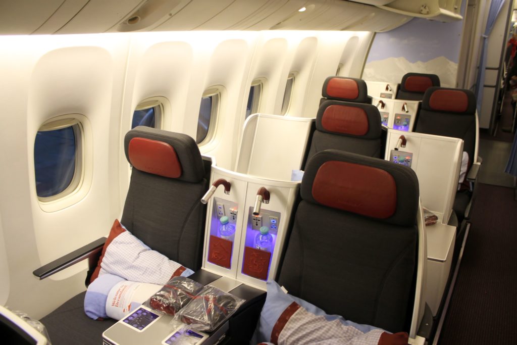 Austrian Airlines Business Class Vienna-Bangkok seat and cabin