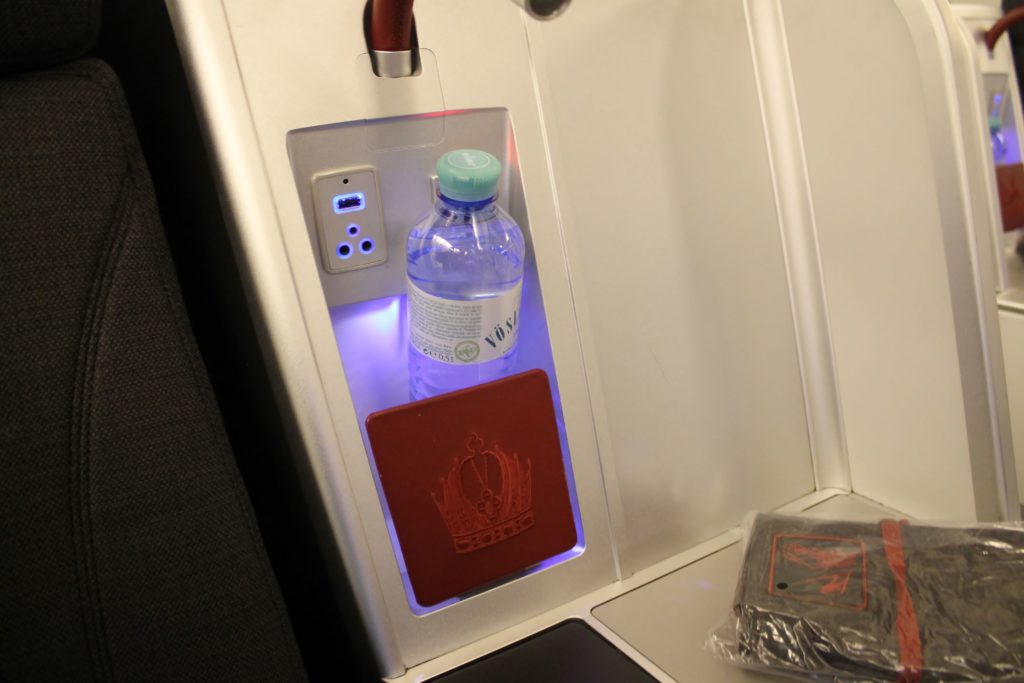 Austrian Airlines Business Class Vienna-Bangkok water bottle storage