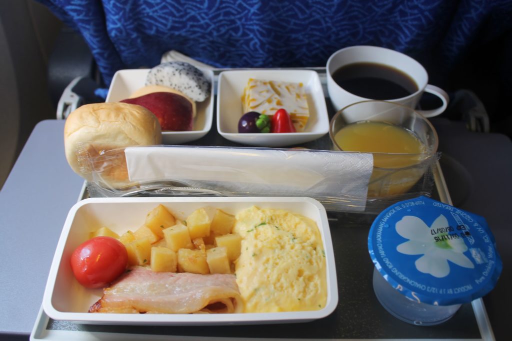 Singapore Airlines Economy Class Bangkok-Singapore Changi breakfast