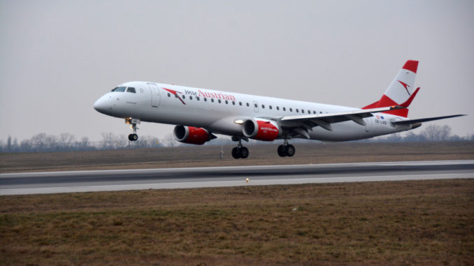 Austr§ian Airlines Embraer 195 landing