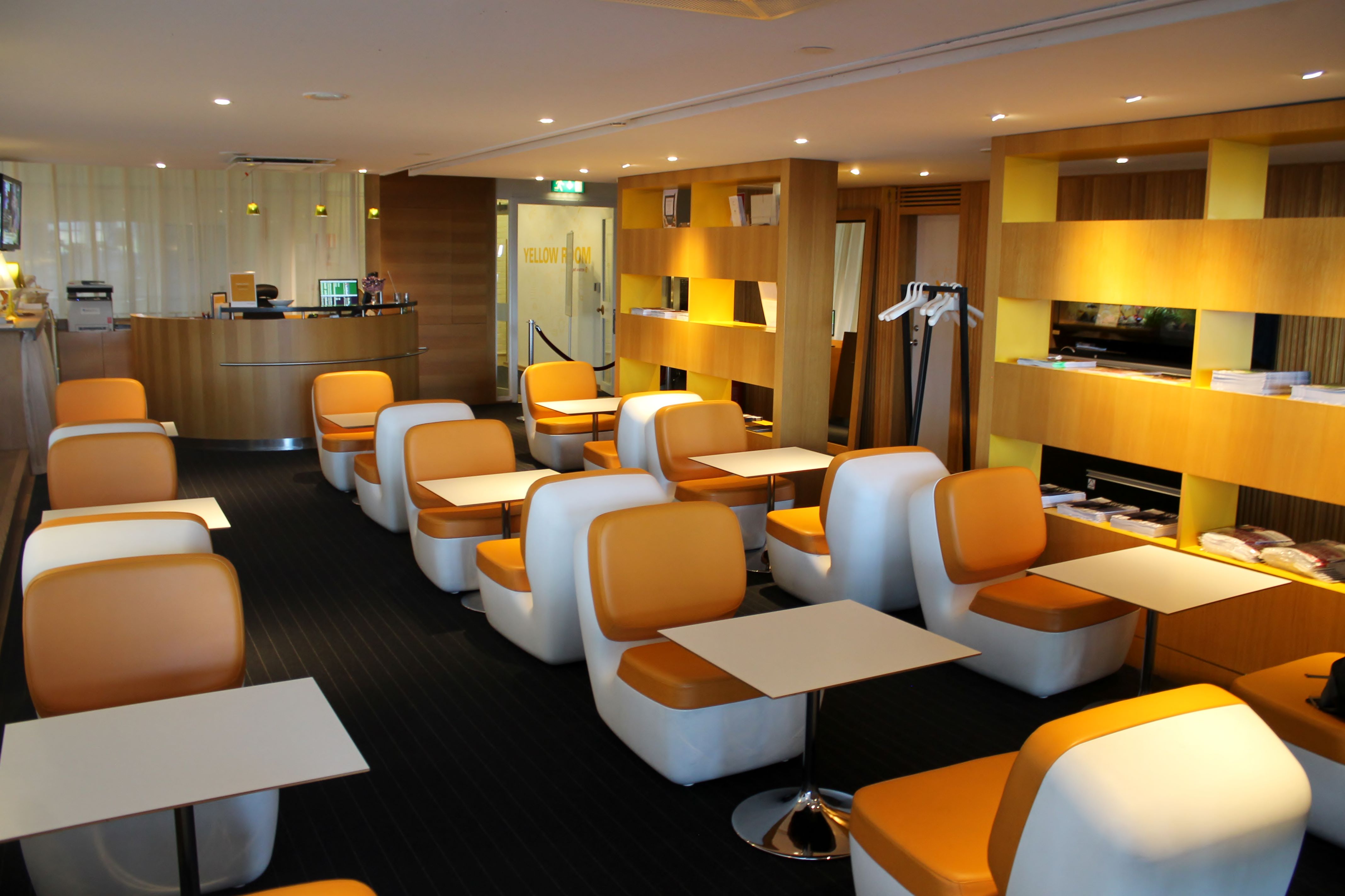 Malmö Aviation The Yellow Room Lounge, Stockholm Bromma