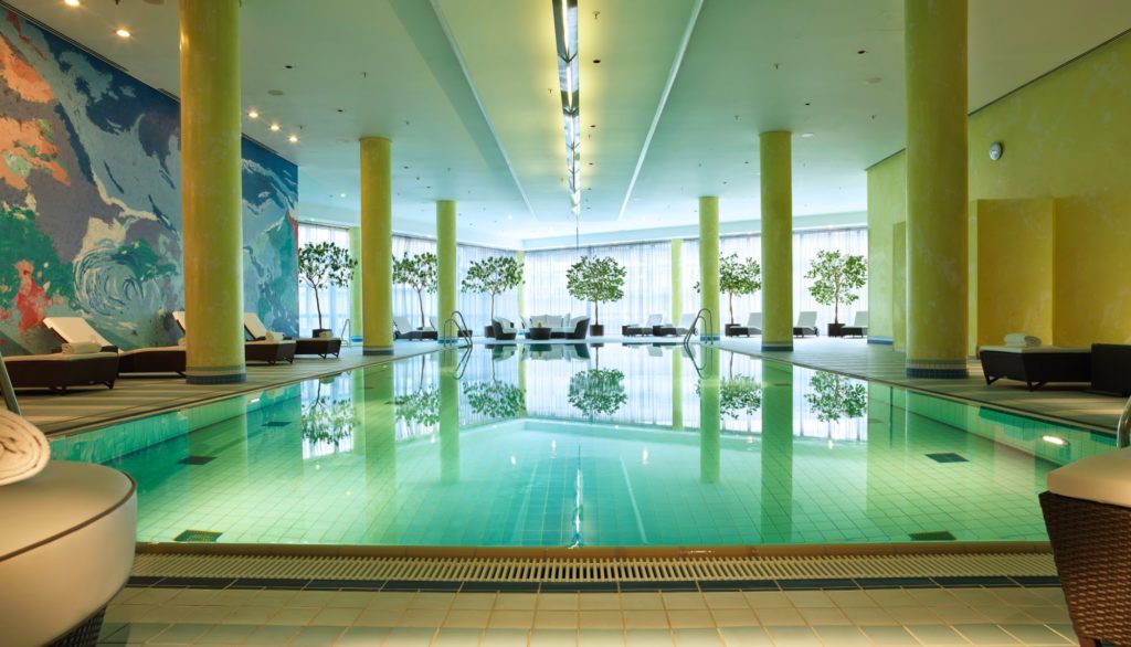 Hilton Munich Airport Hotel pool