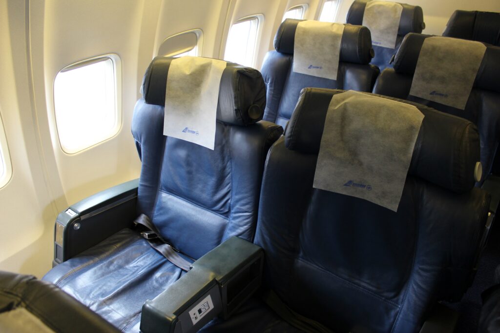 Proper business class seats on the TAROM Boeing 737 | MorePremium.com