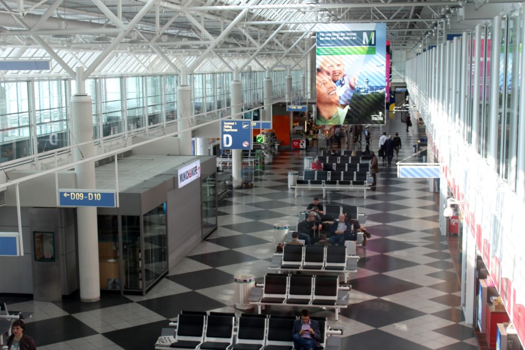 Air France Business Class Munich-Paris CDG transit hall