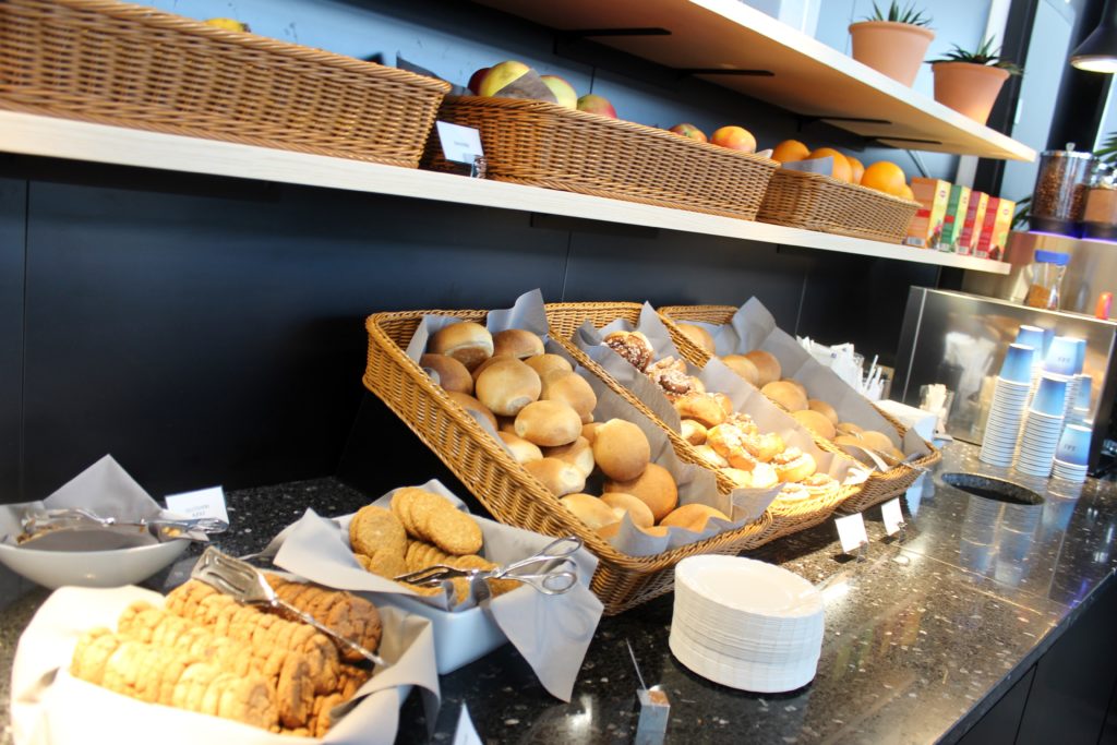 SAS Cafe Lounge, Trondheim Vaernes self service buffet