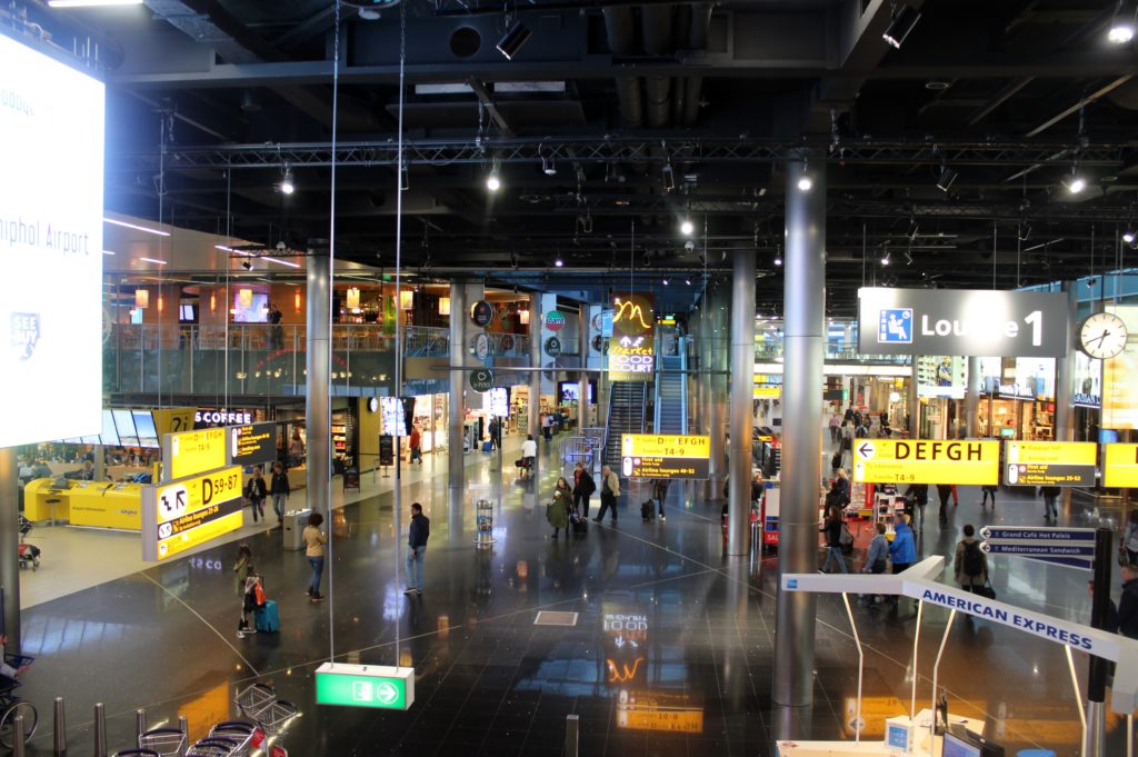 KLM Business Class Amsterdam-Paris transit hall