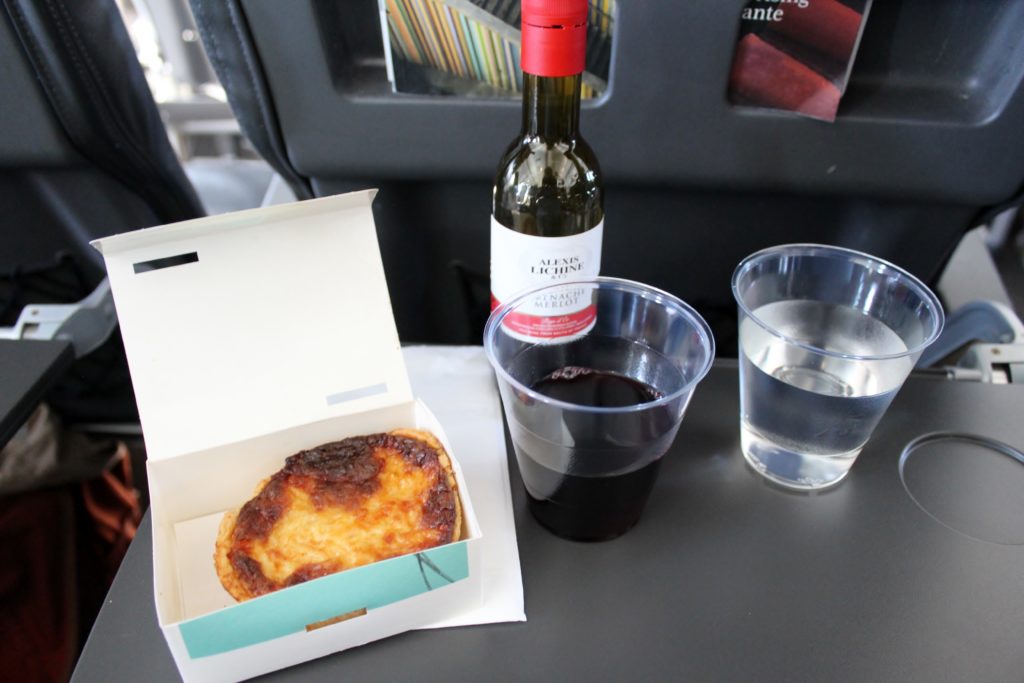 Swiss Economy Class Stockholm Arlanda-Geneva wine and hot snack