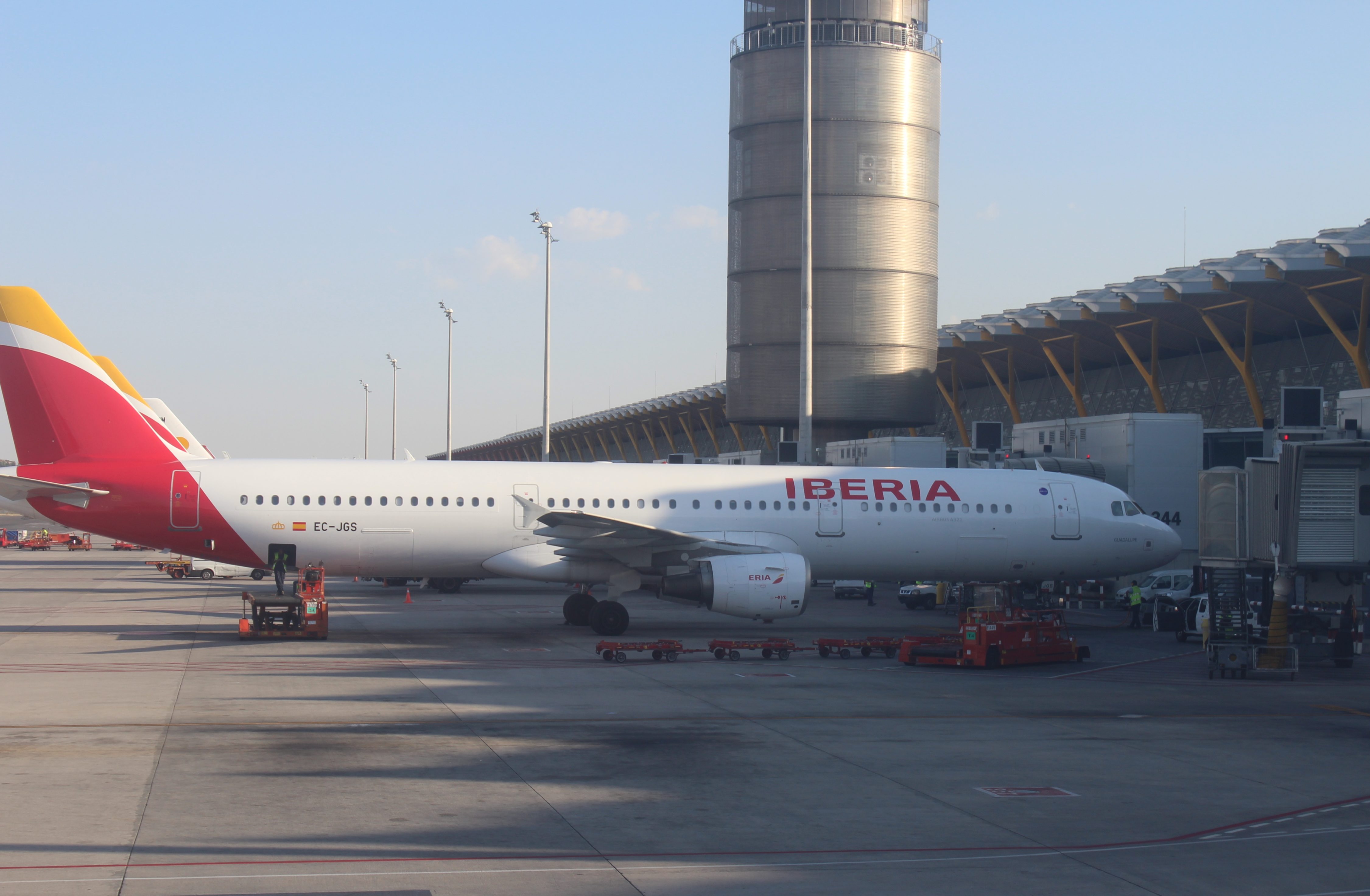 Iberia Business Class Madrid-Lisbon apron and terminal