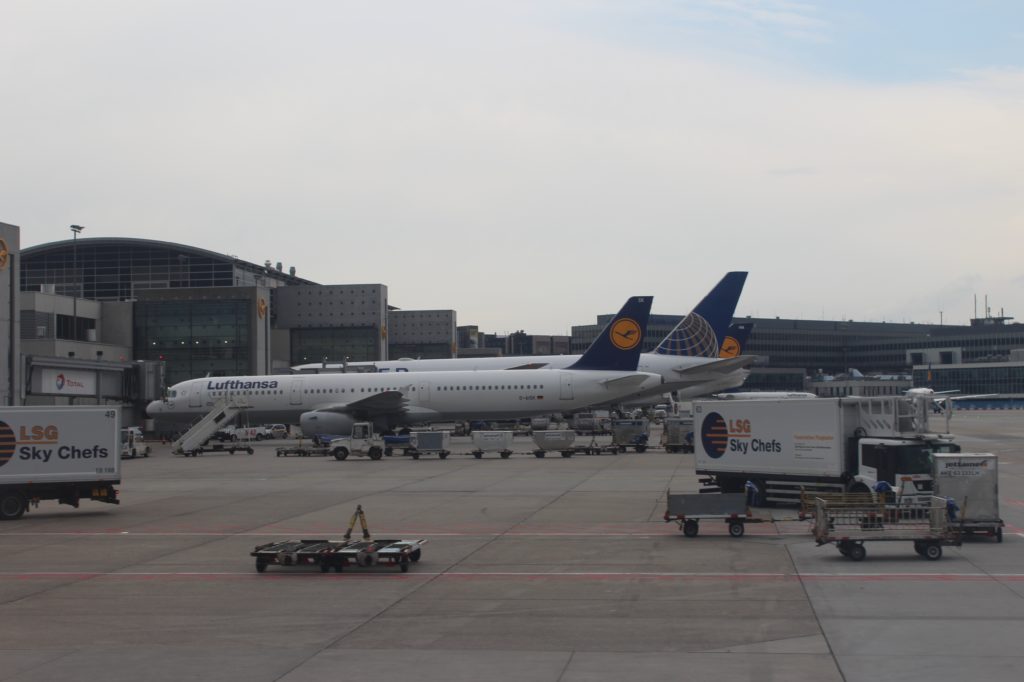 Lufthansa Economy Class Geneva-Frankfurt terminal and apron