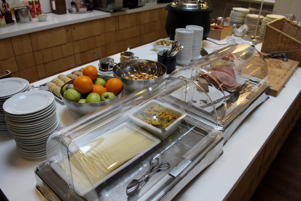 Servisair Aspire Lounge Copenhagen Kastrup self service buffet