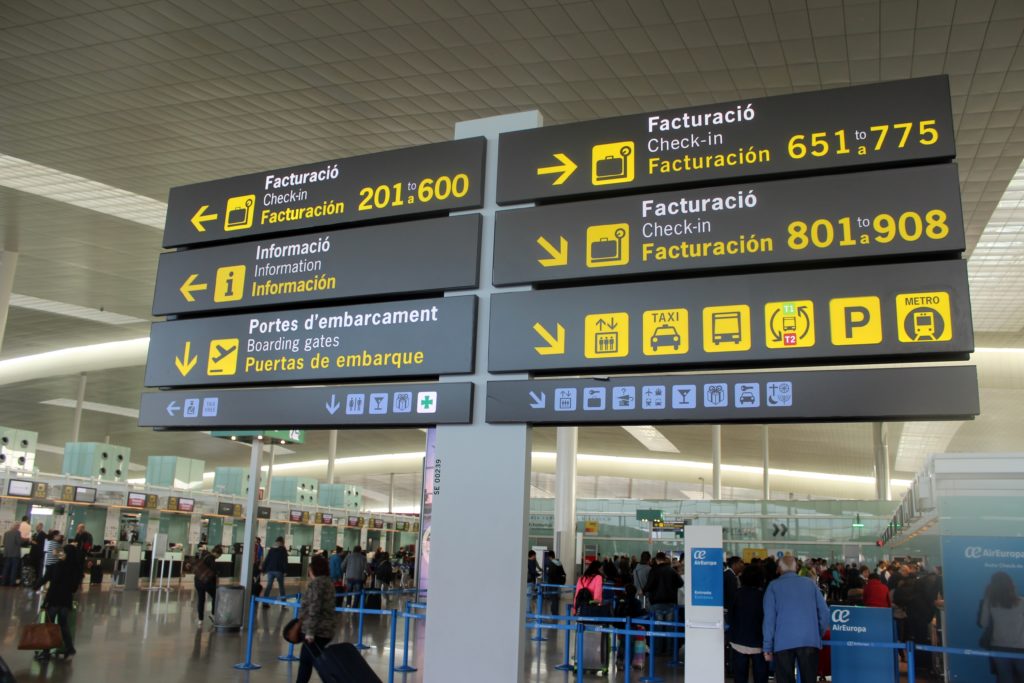 Air Europa Business Class Airbus A330 Barcelona-Madrid departure hall