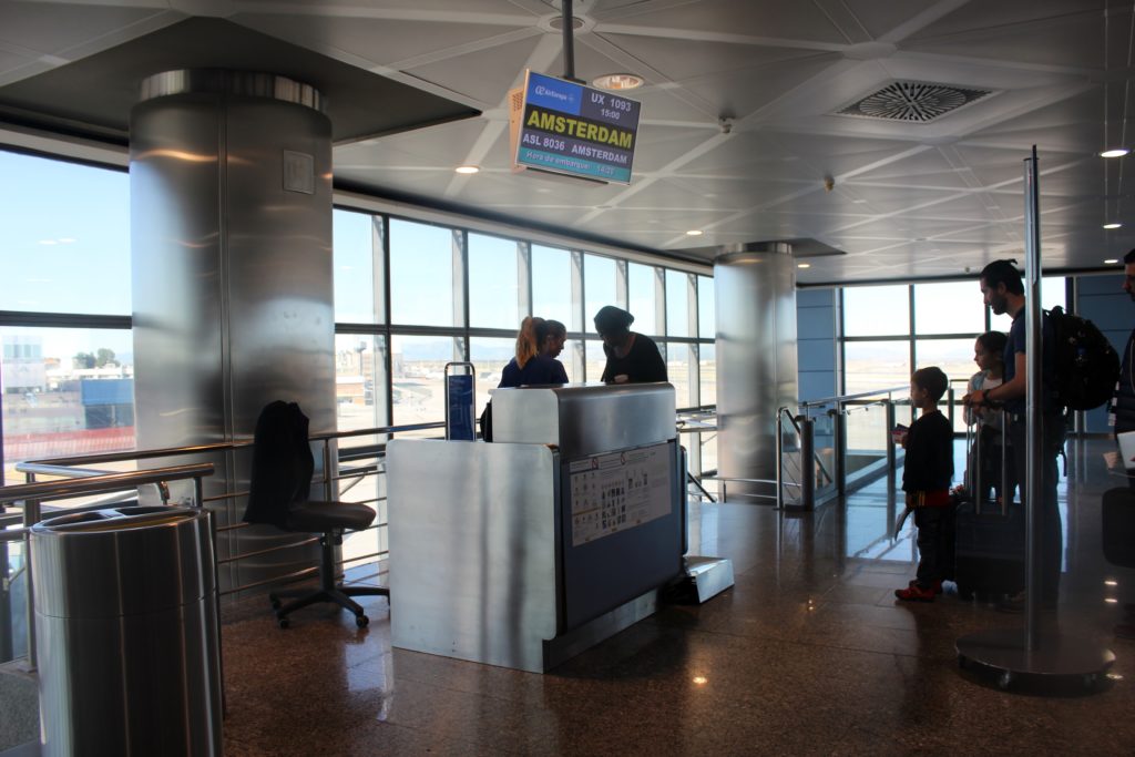 Air Europa Business Class Madrid-Amsterdam boarding at the gate