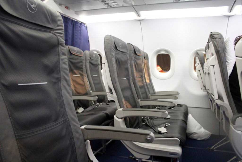 Lufthansa Business Class Amsterdam-Frankfurt seat and cabin