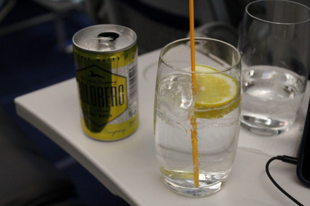 Lufthansa Business Class Frankfurt-Stockholm gin tonic