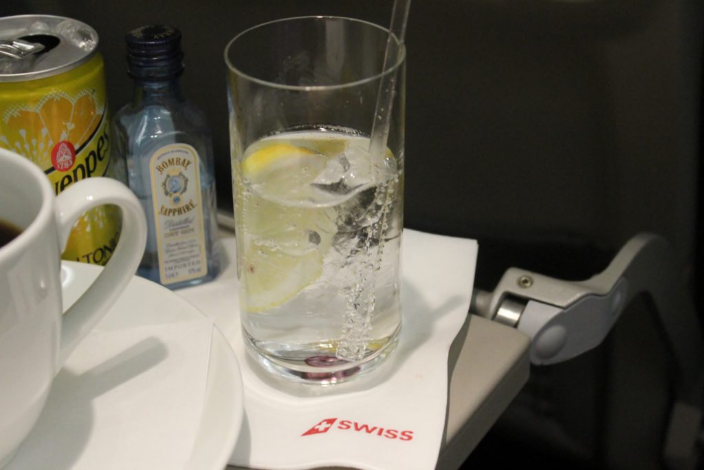 Swiss Business Class Zürich-Barcelona gin tonic