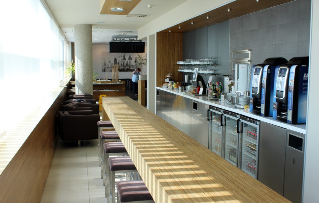 LOT Premium Economy Prague-Warsaw lounge