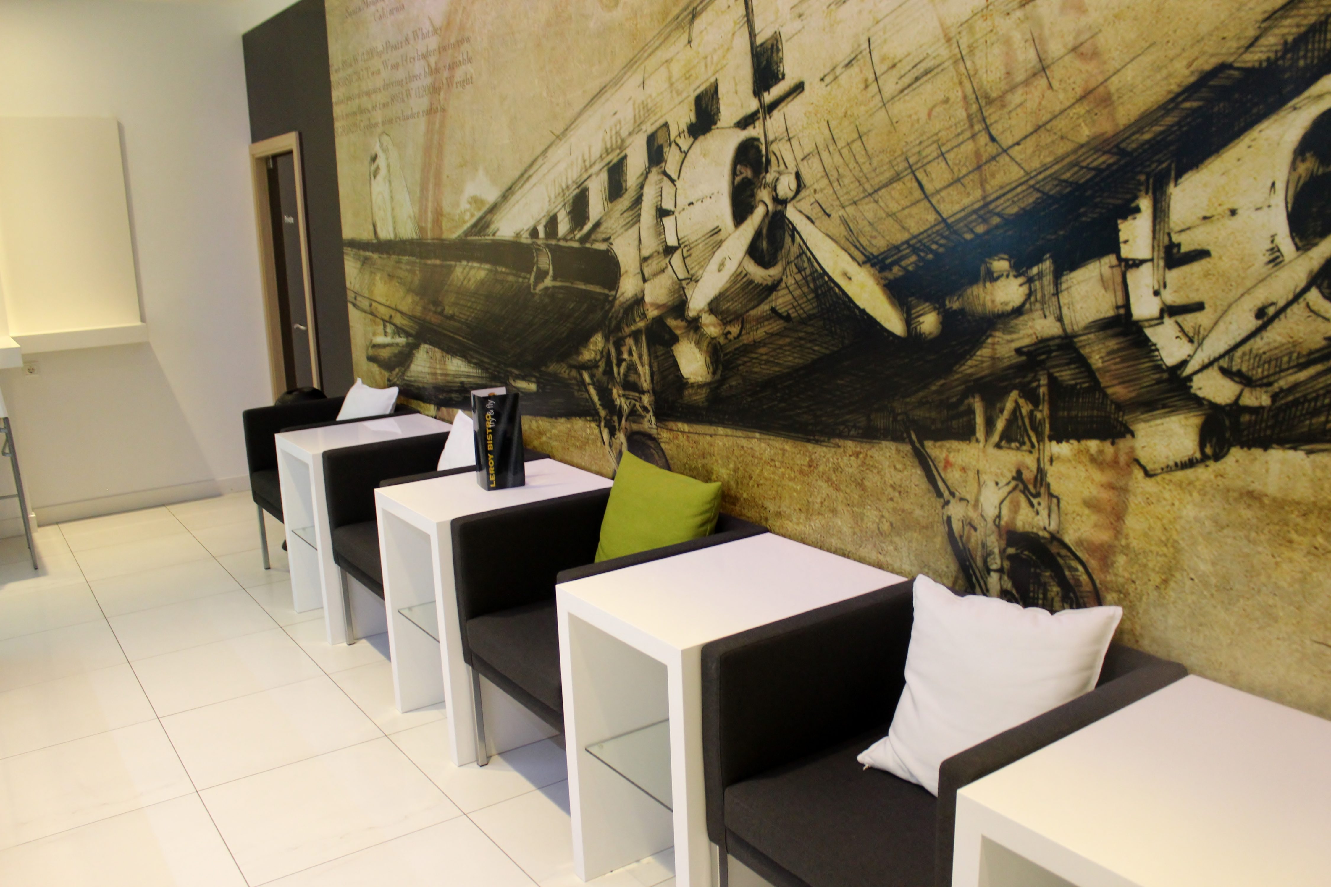 Menzies Aviation Lounge, Budapest seating area