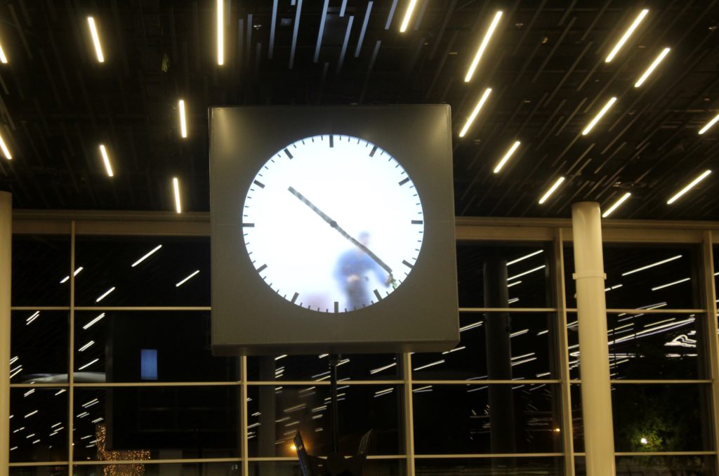 The clock with a man inside at Amsterdam Schiphol airport