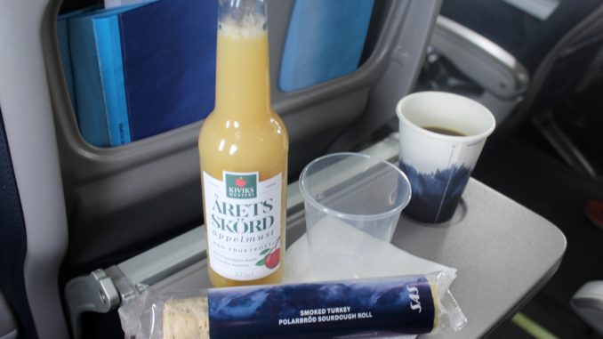 Kiviks äppelmust apple juice on SAS flights