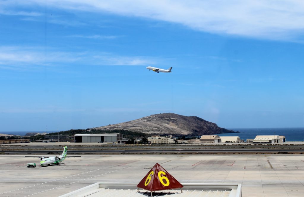 Outdoor terrace in the Sala Galdos Lounge at Las Palmas airport