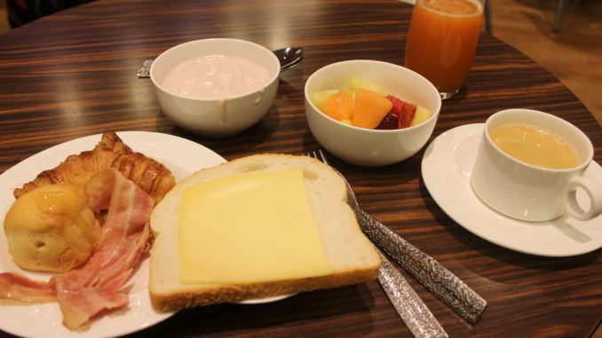 Breakfast in the KLM Crown Lounge at Amsterdam Schiphol