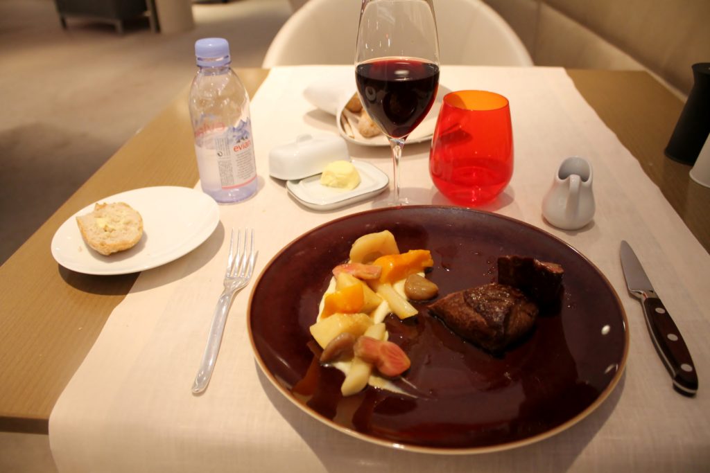 Christmas dinner in the Air France La Première Lounge at Paris CDG