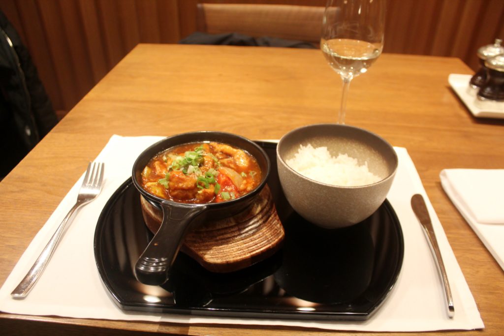 Dinner in the Cathay Pacific First Class Lounge at London Heathrow terminal 3