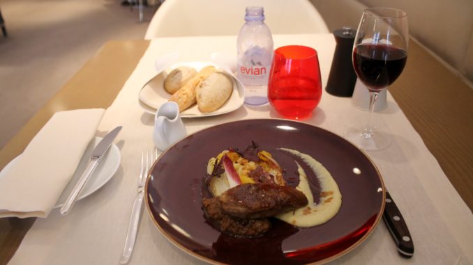 Lunch in the Air France La Première Lounge at Paris CDG