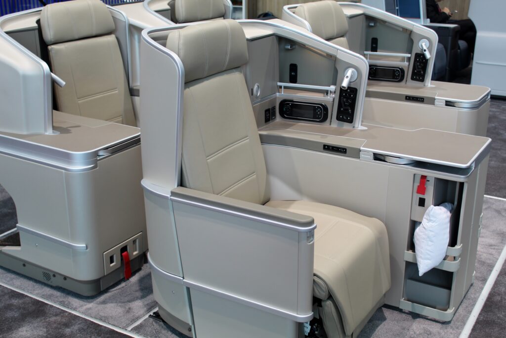 Thompson Aero Vantage XL business class seat