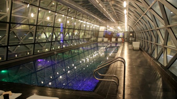 Swimming pool at Doha Hamad airport