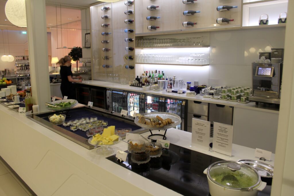 Dinner in the Finnair Premium Lounge in Helsinki