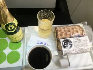 Evening snack in Finnair Business Class Helsinki-Stockholm on the Embraer 190