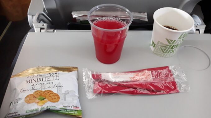 Snacks in Alitalia economy class