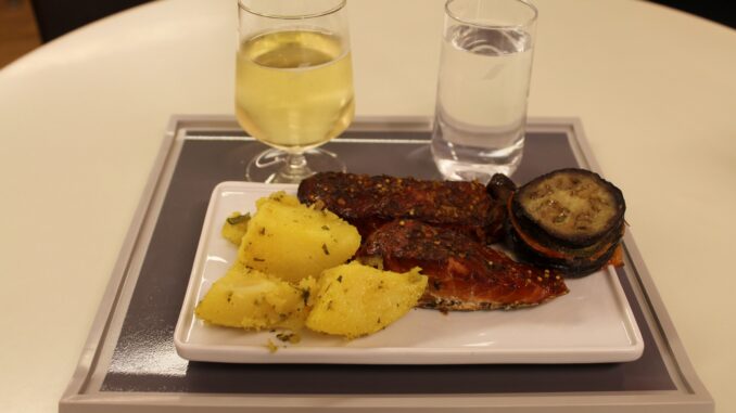 Dinner in the Air France Lounge at Paris CDG