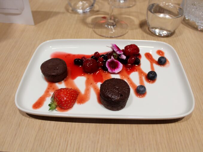 Dinner in the Finnair Platinum Wing in Helsinki