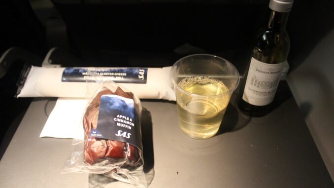 SAS Plus Stockholm-Gothenburg-Berlin Tegel snack and wine