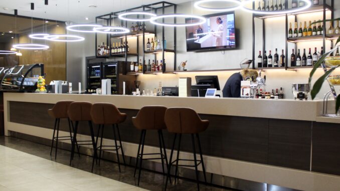 The manned bar in the All Star Lounge at Moscow Sheremetyevo