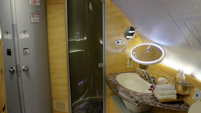 Photos The Shower In Emirates First Class On The Airbus A380 Morepremium Com