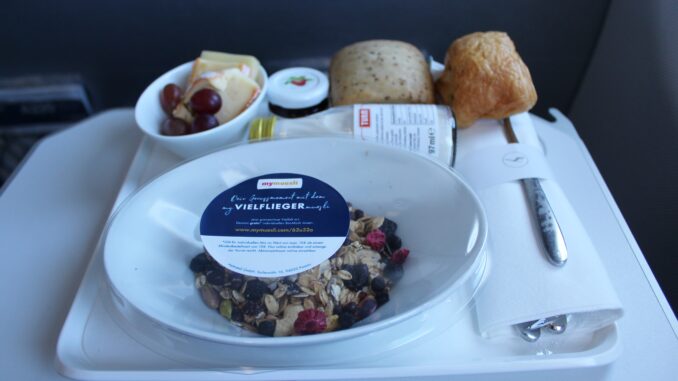 Breakfast in Lufthansa business class Munich-Barcelona