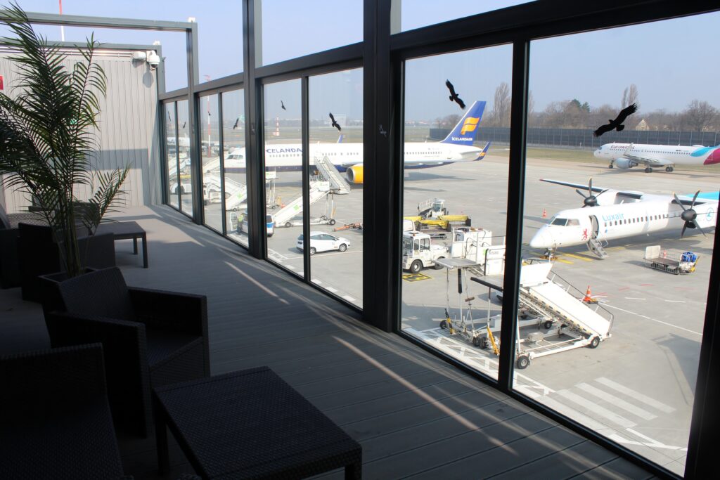 The outdoor terrace in the C-Lounge at Berlin Tegel