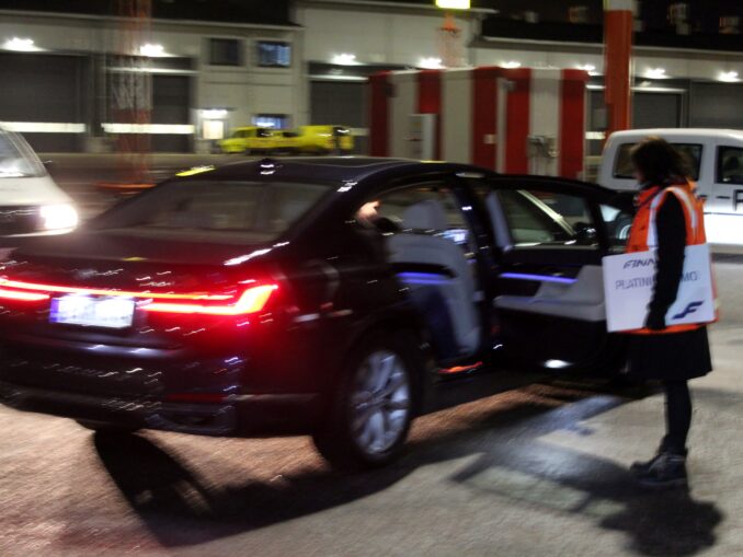 Chauffeur service for Finnair Plus Platinum Lumo at Helsinki airport