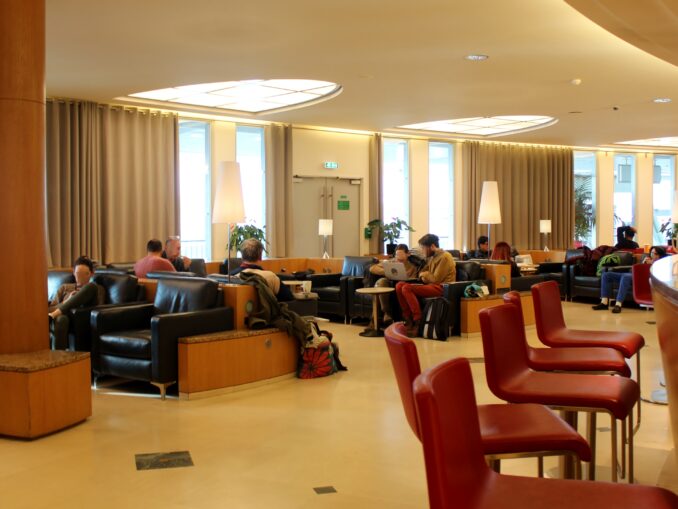 Air Canada Maple Leaf Lounge, Paris CDG