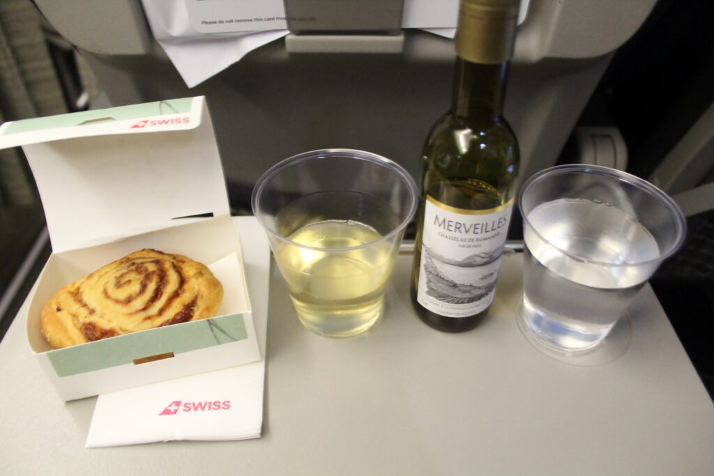 Hot snack and wine in Swiss economy class Stockholm-Zürich