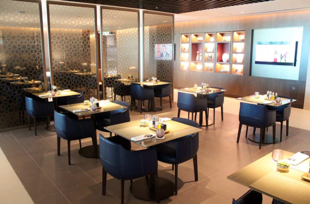 Dinner in the Qatar Airways Premium Lounge in Singapore