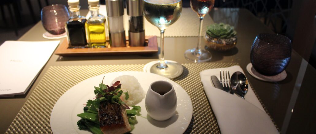 Dinner in the Qatar Airways Premium Lounge in Singapore