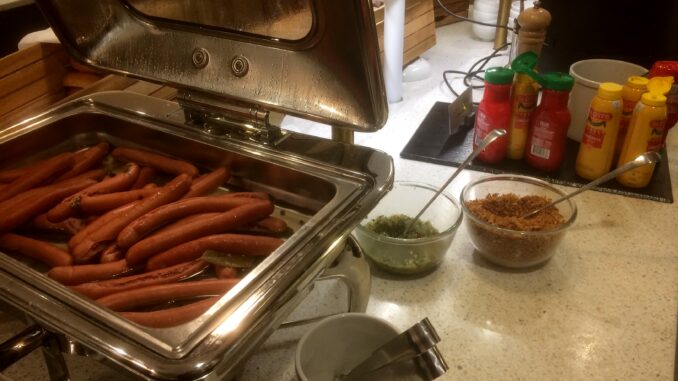 Hot dogs in the SAS Gold Lounge at Stockholm Arlanda